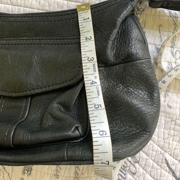 Fossil Brand Small Black Shoulder Bag - Picture 5 of 6